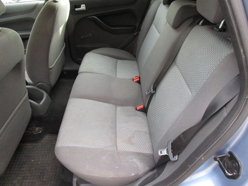 Ford Focus 1,6-74KW-1.MAJITEL-KOUPEN V ČR - fotka 9 z 13