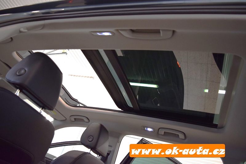 Škoda Superb 1.4 TSI iV LAURIN & KLEMENT  - fotka 25 z 77