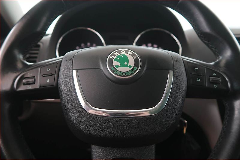 Škoda Yeti (2012) Elegance 2.0 TDI, 4X4 - fotka 16 z 18