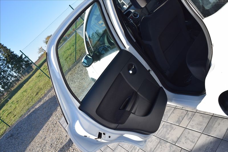 Citroën C3 1,4 i 65KW NÍZKÉ KM KLIMA ALU - fotka 16 z 39