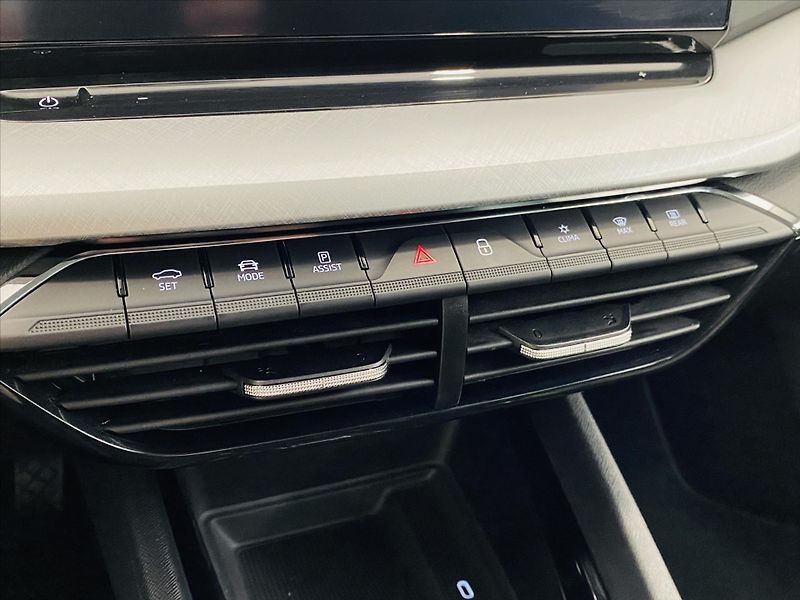 Škoda Octavia 2,0 TDI 110kW DSG Ambition - fotka 17 z 28