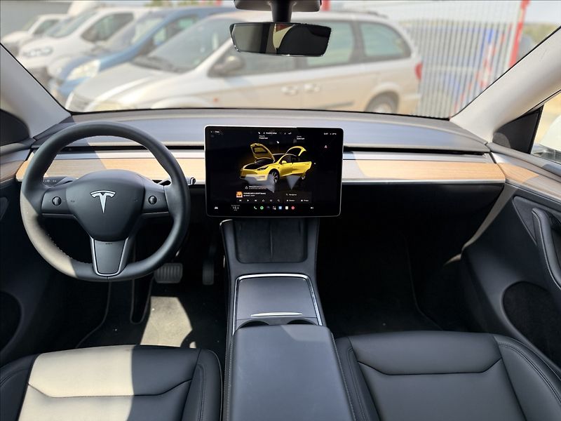 Tesla Model Y 0,0 220kW NOVÉ V ČR DPH 38tKm - fotka 24 z 34