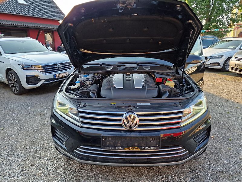 Volkswagen Touareg 4,2TDI V8 EXCLUSIVE - fotka 19 z 19