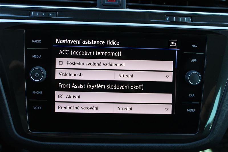 Volkswagen Tiguan 2,0 TDI  1.MAJ,A/T,4x4,R-LINE - fotka 15 z 41