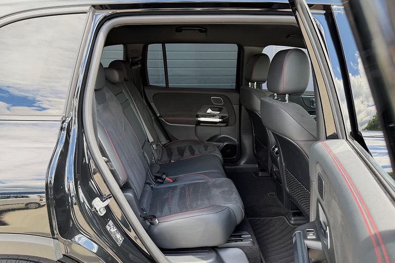 Mercedes-Benz EQB (2025) EQB 300 4Matic AMG Line - fotka 45 z 56