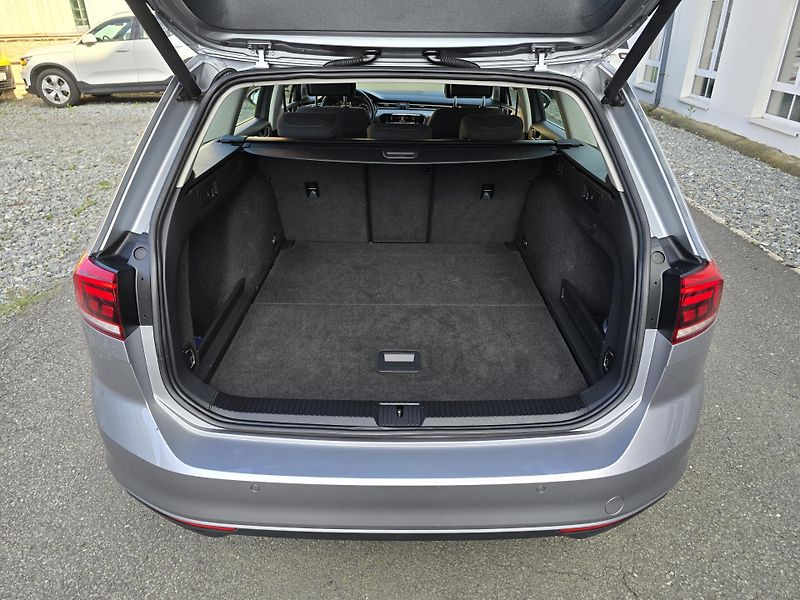 Volkswagen Passat DSG 2,0TDI BUSINESS NAVI - DPH - fotka 32 z 35