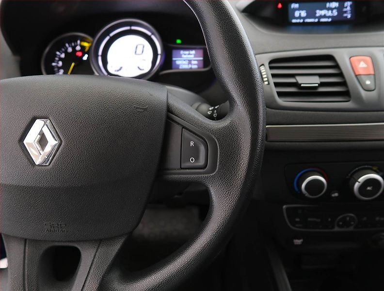 Renault Mégane (2011) 1.6 16V, ČR,1.maj, nová STK - fotka 16 z 17