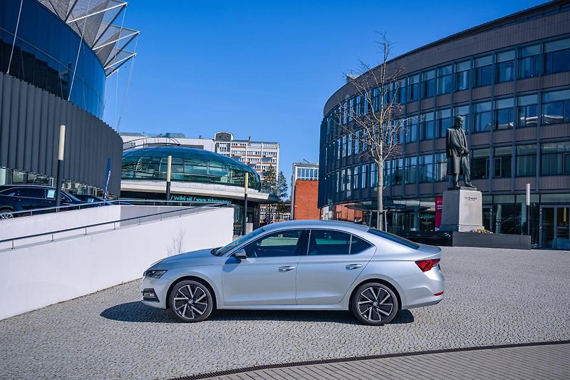 Škoda Octavia Style Plus Navigace 18 kola ČR - fotka 37 z 76