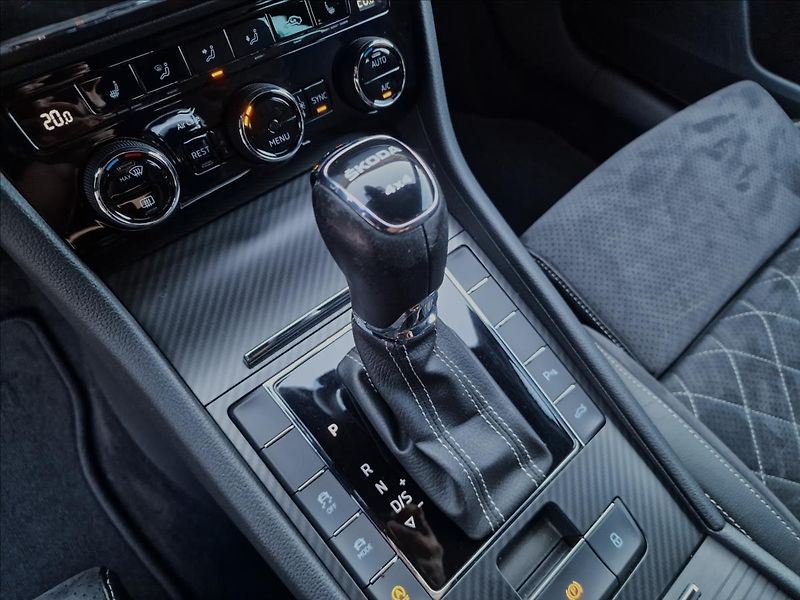 Škoda Superb 2.0TDI 147kW 4x4 DSG Sportline - fotka 34 z 50