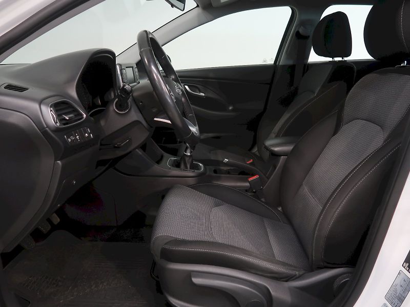 Hyundai i30 (2018) 1.6CRDI 85kW - fotka 13 z 29