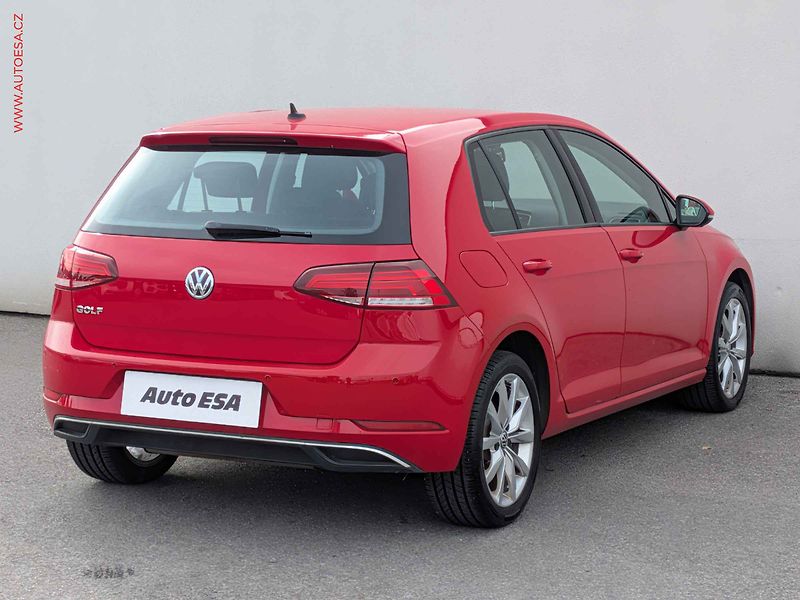 Volkswagen Golf (2018) 1.4 TSi, ČR, AC, tempo, park - fotka 4 z 14