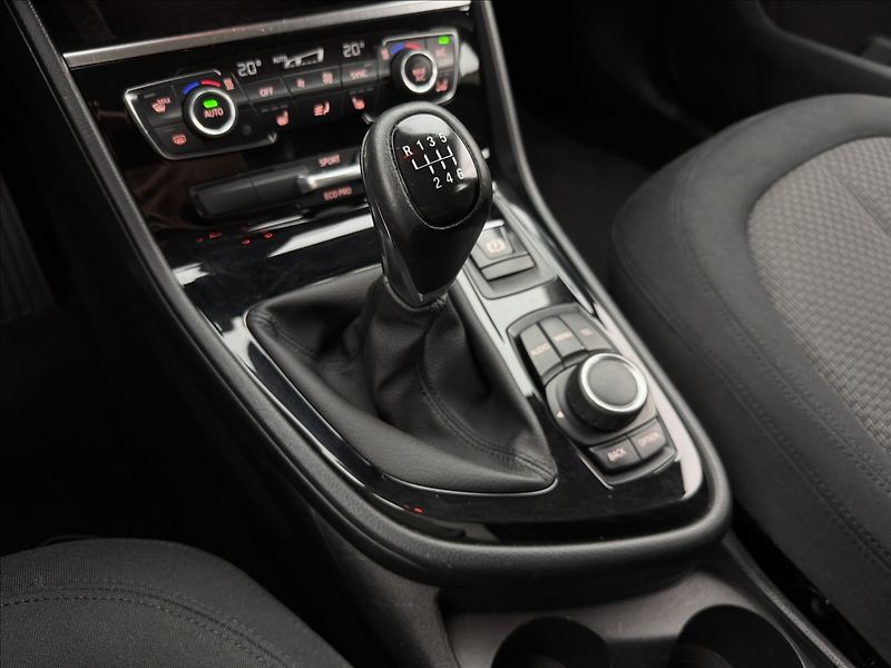 BMW Řada 2 1,5 218i LONG ROZVODY VÝHŘEV - fotka 28 z 43