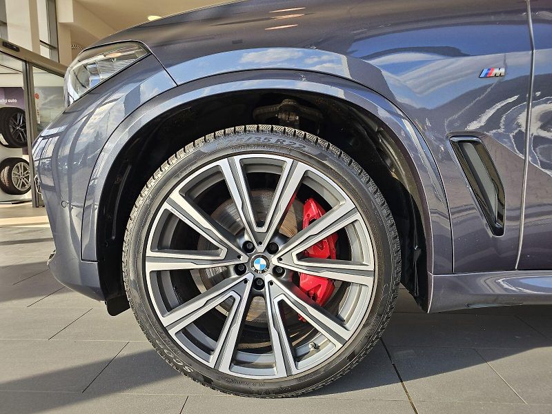 BMW X5 M50i - fotka 4 z 36
