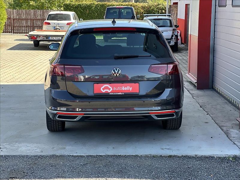 Volkswagen Passat 2,0 TDi DSG ELEGANCE MATRIX - fotka 4 z 32