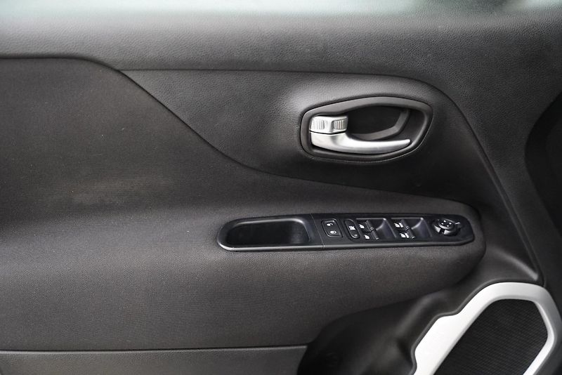 Jeep Renegade - fotka 12 z 22