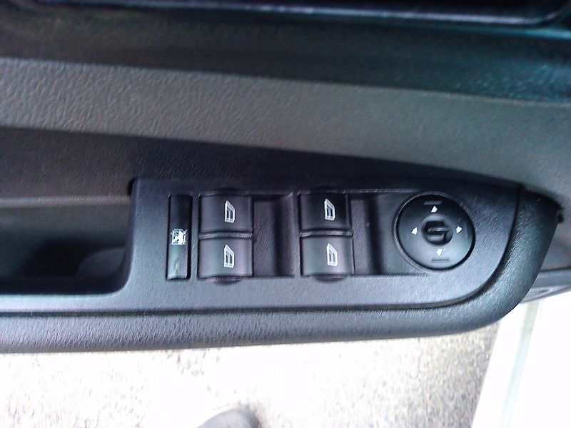 Ford Focus 1.6i,74 kW, automat!, nová STK - fotka 14 z 24