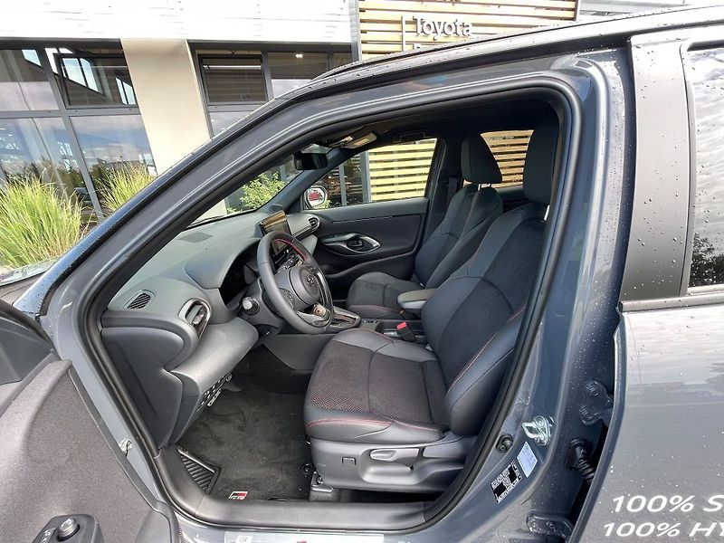 Toyota Yaris Cross 1.5 Hybrid 130k GR SPORT TECH - fotka 17 z 31