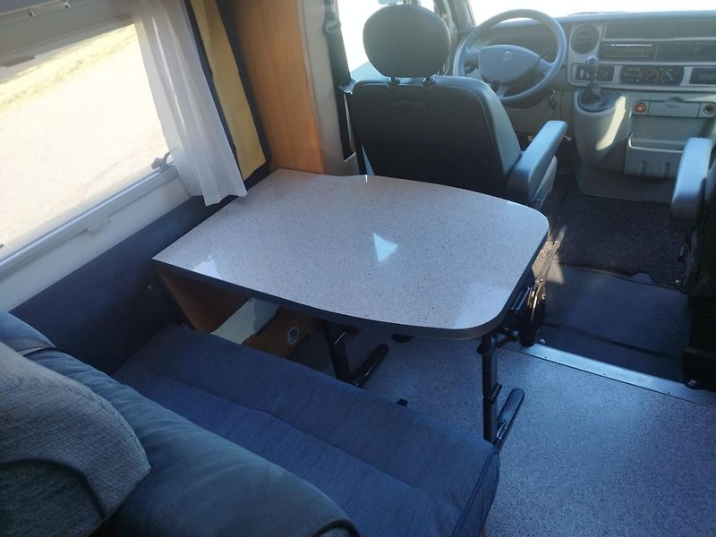 Renault WEINSBERG 2.5Dci zadní postel - fotka 14 z 24