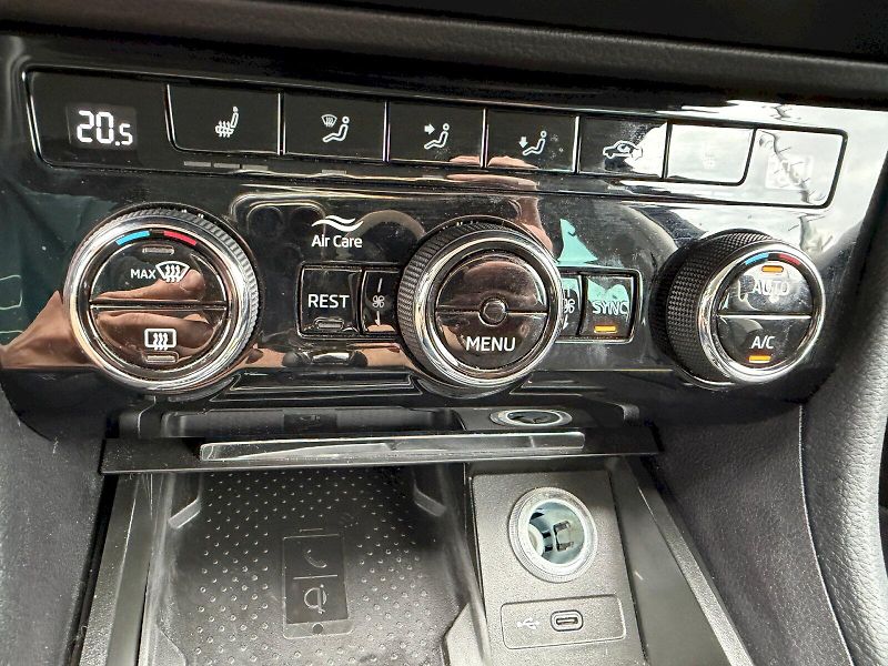 Škoda Superb (2023) 2.0 TDI 110kW DSG Style Plus - fotka 27 z 35
