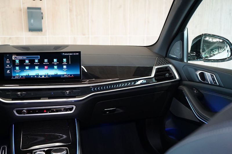 BMW X5 40d xDrive, Vzduch, Tažné, HUD - fotka 47 z 47