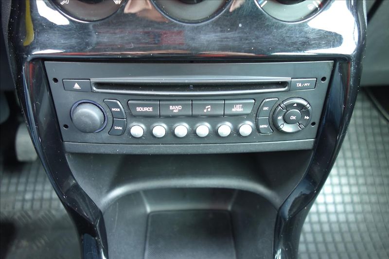 Citroën C3 1,4 i, ČR, SERV.KN., CHROM. - fotka 22 z 32