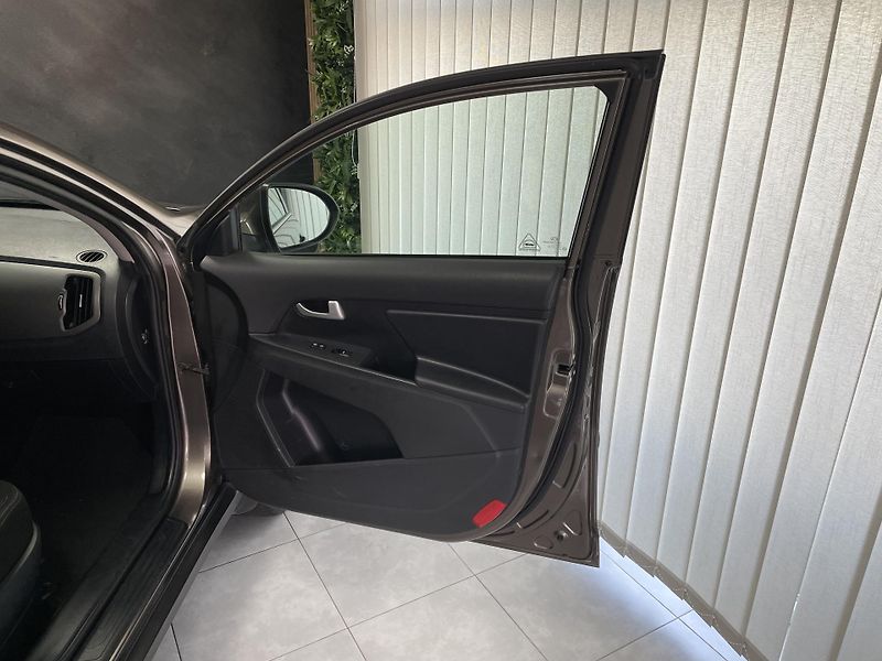 Kia Sportage 1.6 GDi ČR TZ REZERVACE  - fotka 12 z 23