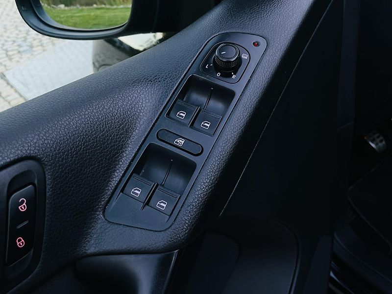 Volkswagen Tiguan 1.4TSI MANUÁL SENZORY TAŽNÉ  - fotka 32 z 45