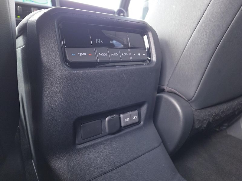 Toyota Land Cruiser 2.8-INVINCIBLE-ZÁRUKA-DPH - fotka 62 z 77