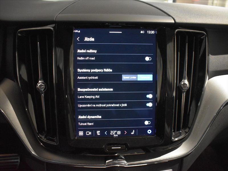 Volvo XC60 2,0 B4 AWD R-Design tažné. - fotka 19 z 22