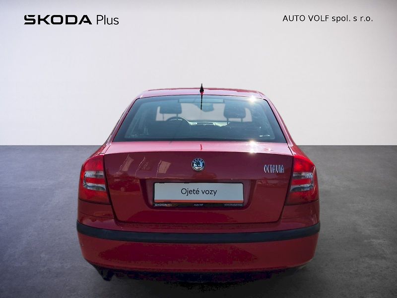 Škoda Octavia (2012) TOUR II. 1,6MPI 75KW 5°manuáln - fotka 9 z 27