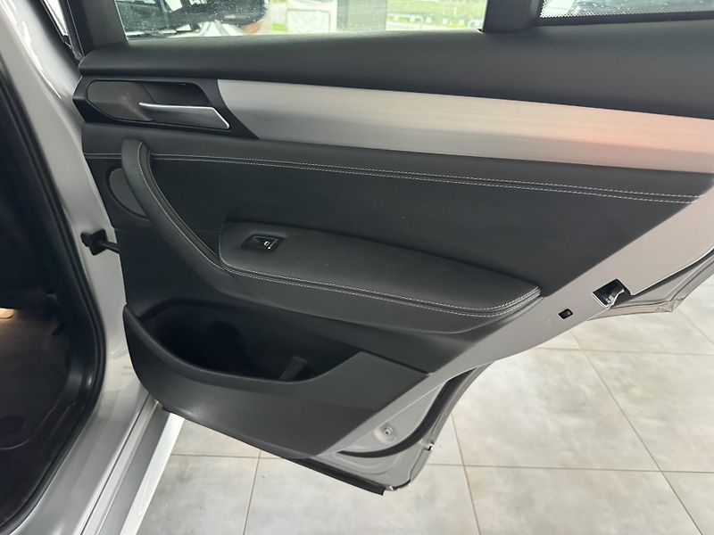 BMW X4 (2017) X4 M40i xDrive HARMAN KARDON - fotka 25 z 35