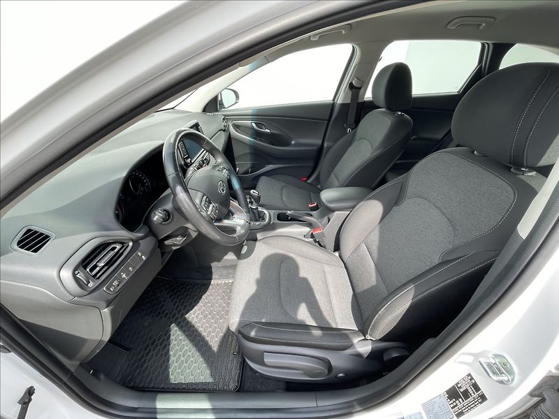 Hyundai i30 1,5 T-GDI Combi Smart PDC - fotka 4 z 23