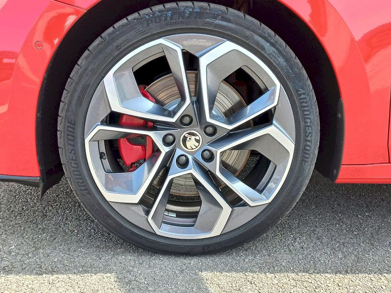 Škoda Octavia (2023) COMBI RS  180kW 2,0TSI DSG - fotka 24 z 26
