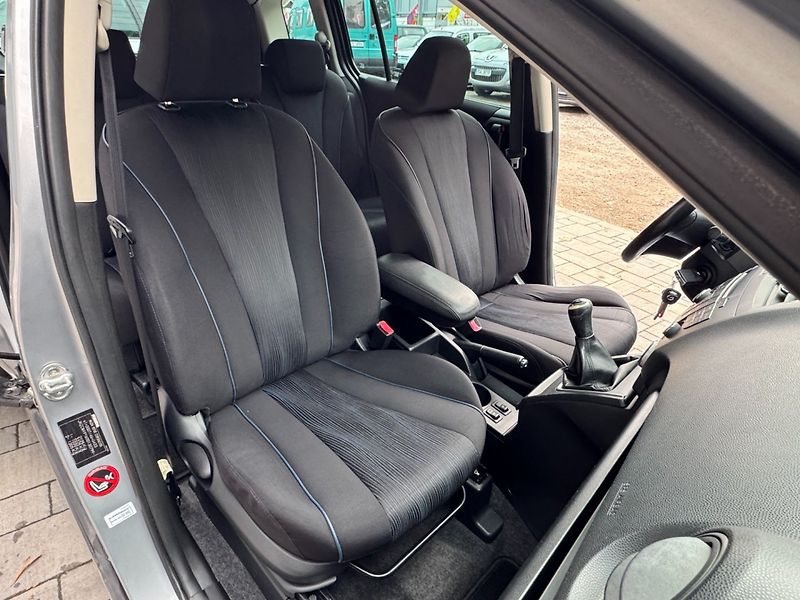 Mazda 5 (2012) 1.6 MZR-CD, 7míst - fotka 16 z 36