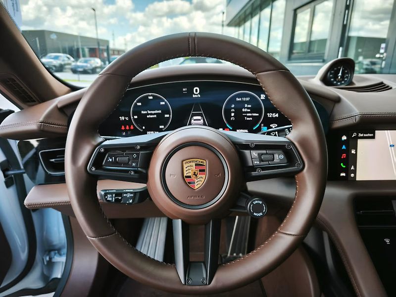 Porsche Taycan 4 Cross Turismo HuD BOSE Masáž - fotka 13 z 23