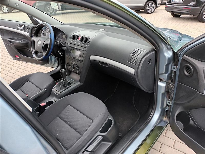 Škoda Octavia 1,6 MPI,75KW,KLIMA,KOLA - fotka 23 z 35
