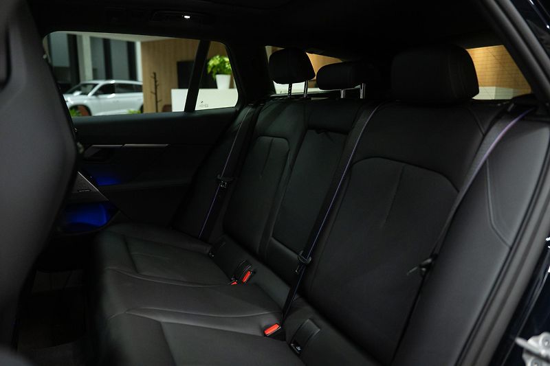 BMW Řada 5 (2025) 540xd M-SPORT NEZÁVISLÉ PANO  - fotka 36 z 54