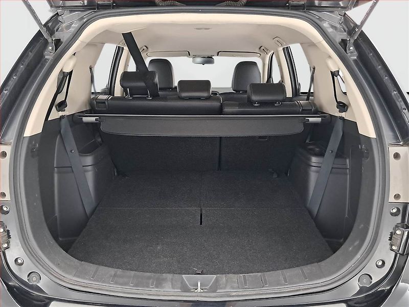 Mitsubishi Outlander (2014) 2.2 DI-D, 4X4, Automat - fotka 14 z 23