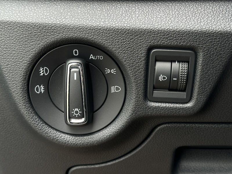 Škoda Kamiq 1.5TSi DSG 150PS LED V.Cockpit - fotka 16 z 35