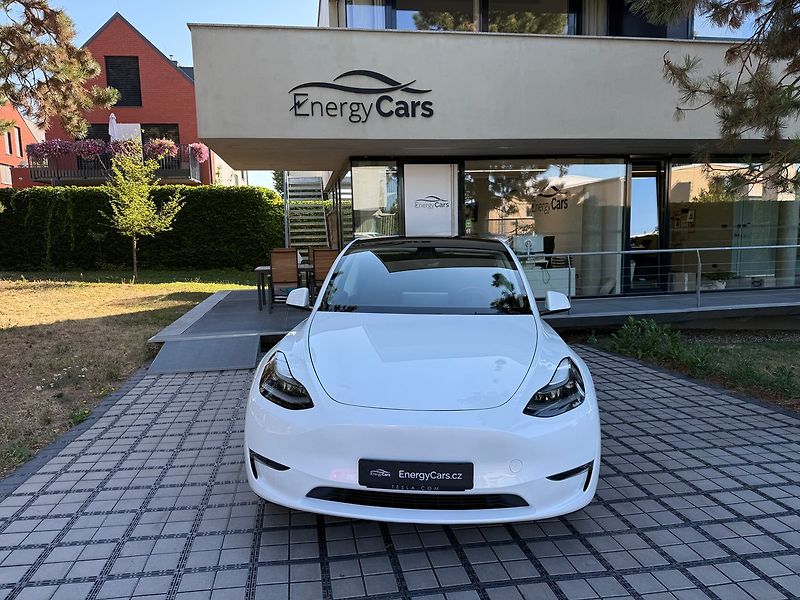 Tesla Model Y Long Range AWD - fotka 2 z 38