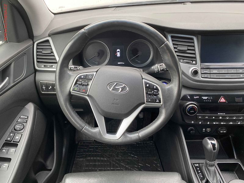Hyundai Tucson (2017) 2.0 CRDi 4x4, ČR, AT, navi - fotka 11 z 19