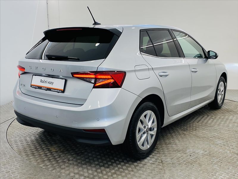 Škoda Fabia 1,0 TSI 85kW Top Selection - fotka 2 z 26