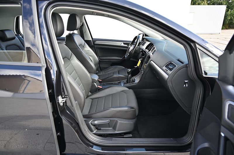 Volkswagen Golf VII 2.0TDI 110KW Highline 2/17 - fotka 31 z 57