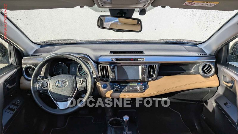 Toyota RAV4 (2017) 2.5 Hybrid 4WD, 2.maj,ČR - fotka 8 z 18