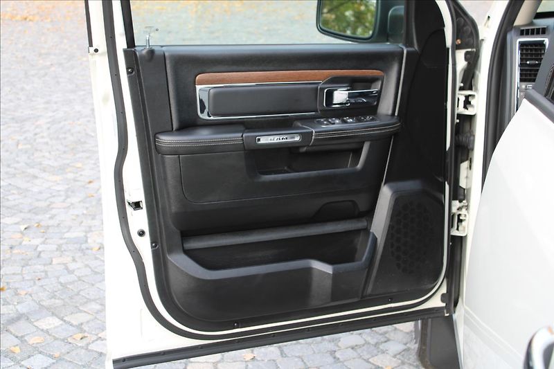 Dodge RAM 3.0L V6 EcoDIESEL / LARAMIE - fotka 12 z 43
