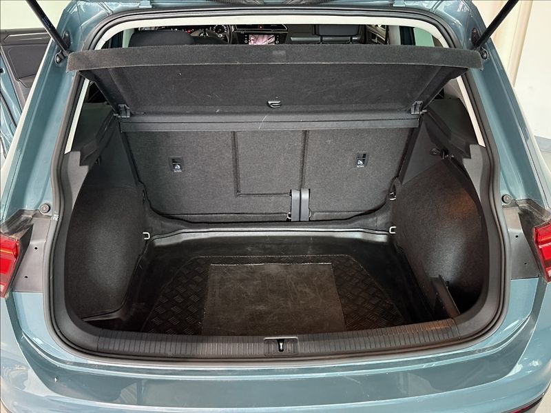Volkswagen Tiguan 1,5 TSI NAVIGACE - fotka 15 z 23