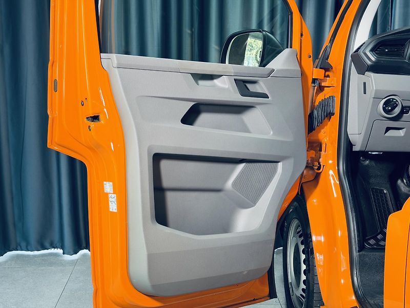 Volkswagen Transporter (2023) - fotka 12 z 34