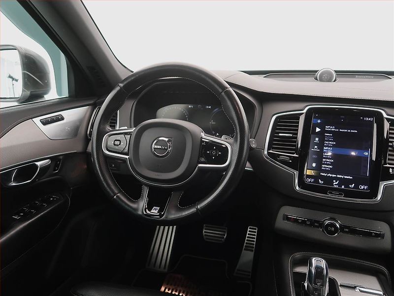 Volvo XC90 (2018) R-Design T8 Twin Engine AWD - fotka 7 z 27