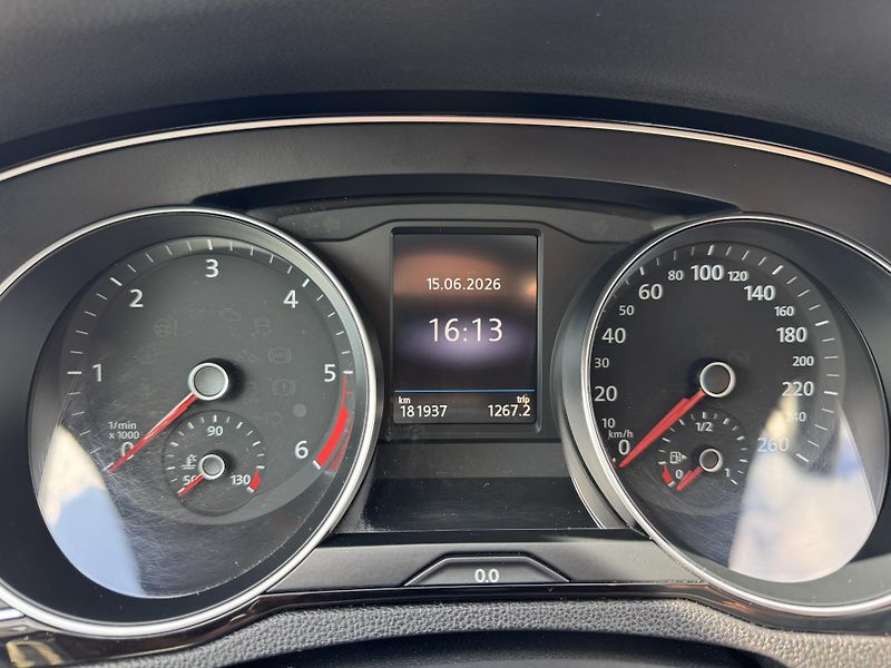 Volkswagen Passat 2.0TDi R-Line 110kWDSG - fotka 20 z 27