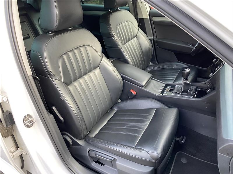 Škoda Superb 2,0 TDI  Ambition / NAVI - fotka 21 z 41